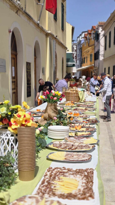 Uskrsni domjenak u Skradinu