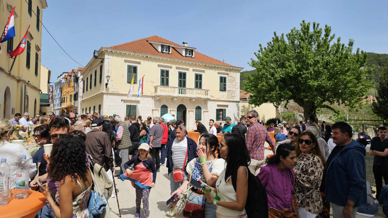 Uskrsni domjenak u Skradinu