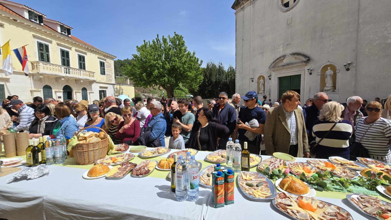 Uskrsni domjenak u Skradinu
