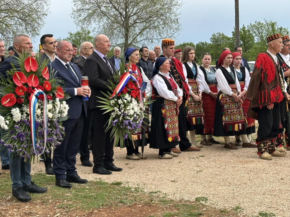 U Mirlović Zagori otkriven spomenik braniteljima