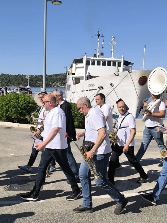 Šibenska narodna glazba budnicom obilježila 1. svibnja, fešte diljem županije