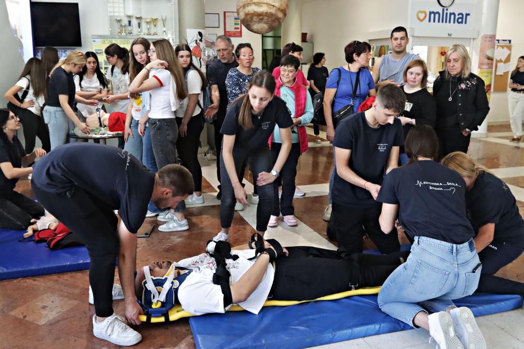 Kamenčići zavirili u svijet šibenske Medicinske škole