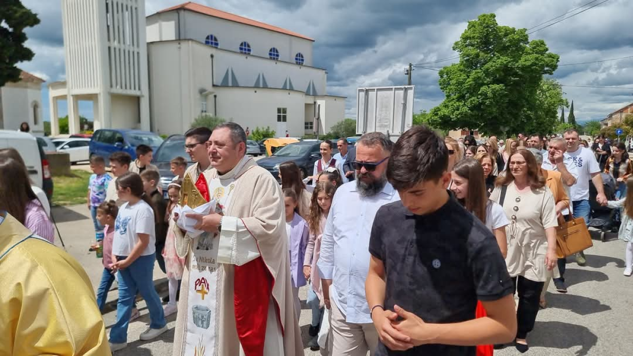 U Kistanjama krštena Katarina, deveto dijete obitelji Antić: 'Budite hrabri svjedoci Božje ljubavi'