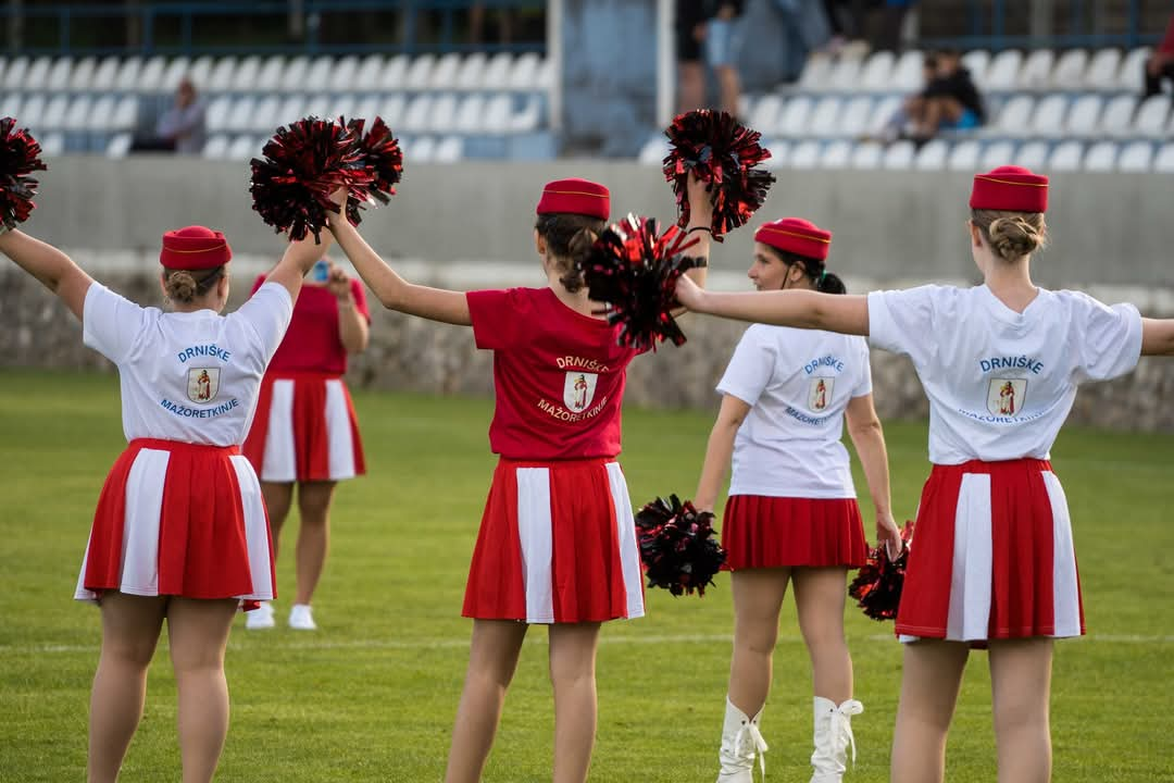 Drniške mažoretkinje prvi put otvorile utakmicu