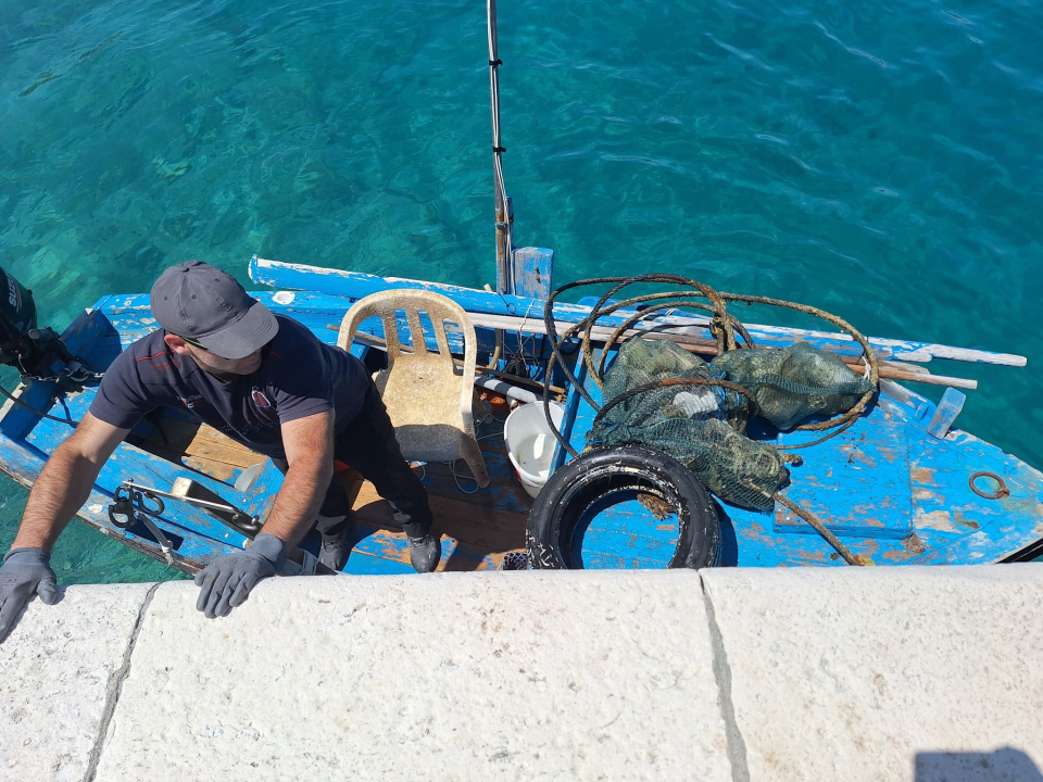 Ekološka akcija na murterskim Podvrškama: Ronioci i volonteri izvukli hrpu otpada iz mora