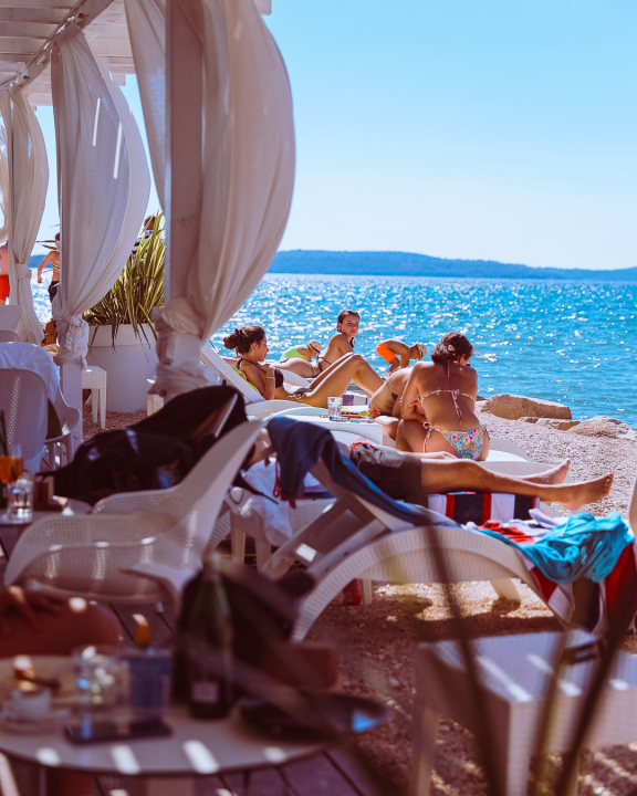 FOTO Shark Beach Club otvara svoja vrata – Novi sjaj na obali u Žaboriću 