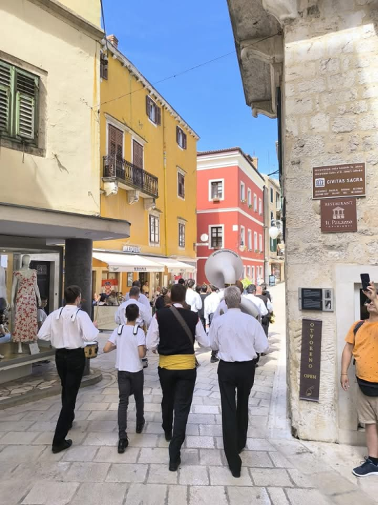 Šibenski glazbari prodefilirali gradom u povodu Dana državnosti