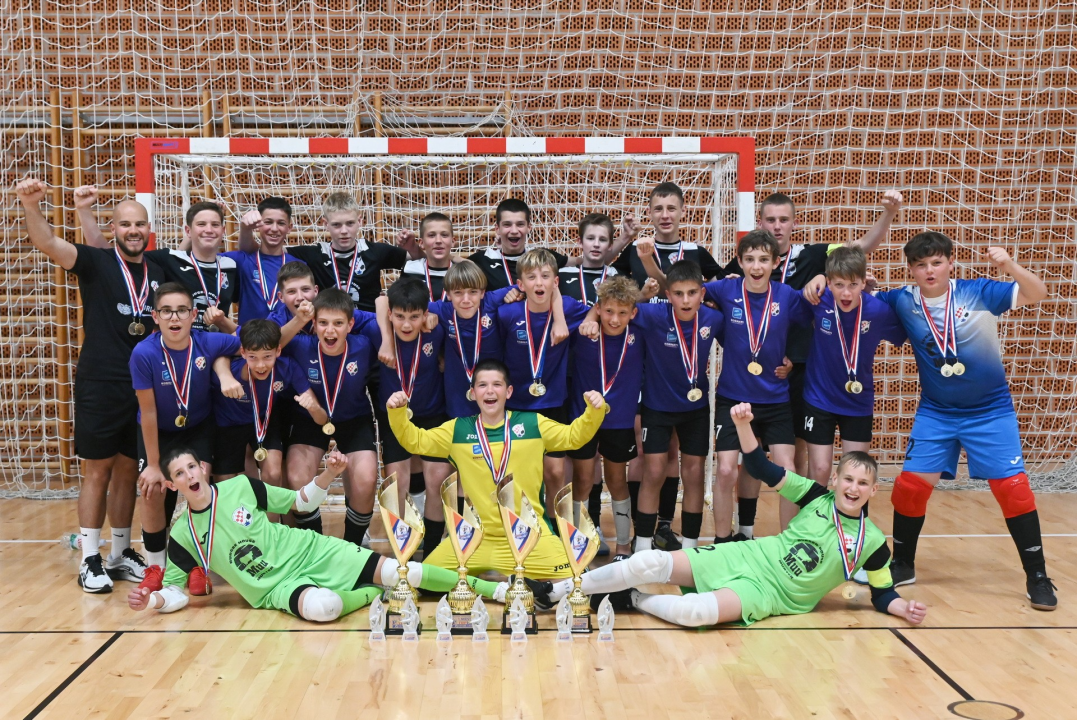 Pioniri i mlađi pioniri MNK-a Murter osvojili Top tim ligu i kup