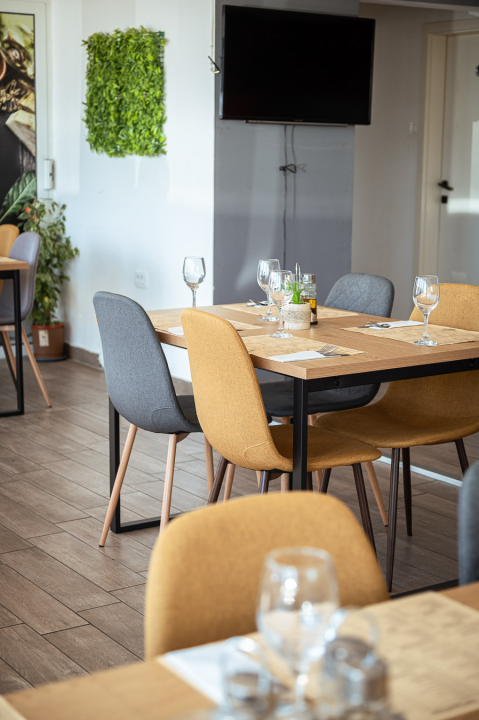 FOTO Glazba uživo i vrhunska spiza – Bore i Ermin u restoranu Mačak!