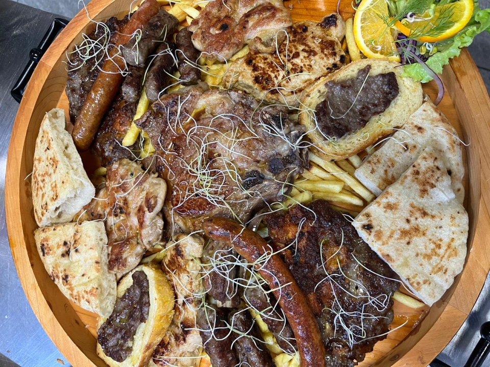 FOTO Glazba uživo i vrhunska spiza – Bore i Ermin u restoranu Mačak!