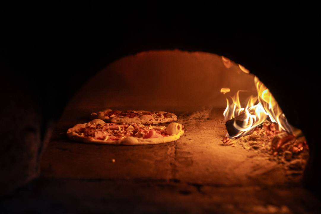 FOTO Doživite okus Italije na ugodnoj vanjskoj terasi Pizzerije Fratelli!