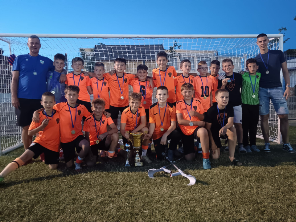 FOTO Ekipa Šibenika U11 prva na tribunjskom, četvrta na drniškom turniru