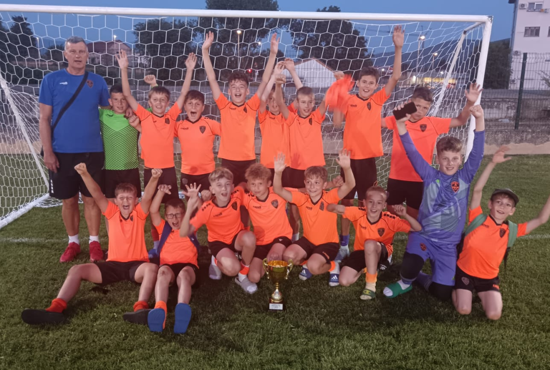 FOTO Ekipa Šibenika U11 prva na tribunjskom, četvrta na drniškom turniru