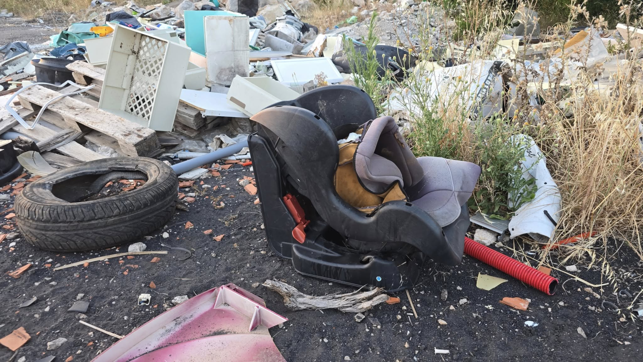 FOTO Dok čekamo hotele, stanove i dvoranu, na Batiželama niknulo divlje odlagalište otpada