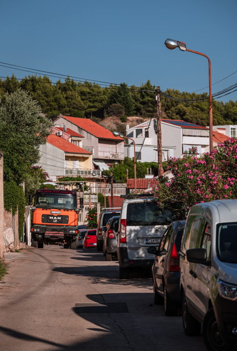 Na brdu iznad Šibenika: Mažurice s pogledom na grad, mirom i zajedništvom