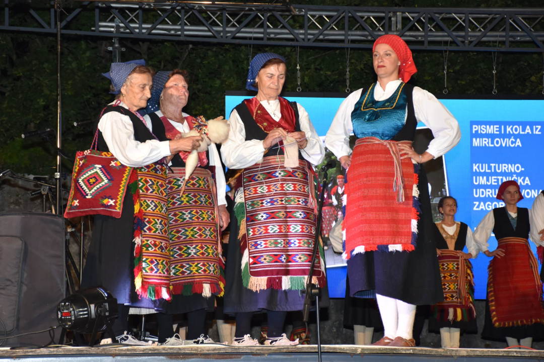 Članovi Kulturno-umjetničke udruge 'Zvona Zagore' u Ogulinu prikazali baštinu Mirlovića