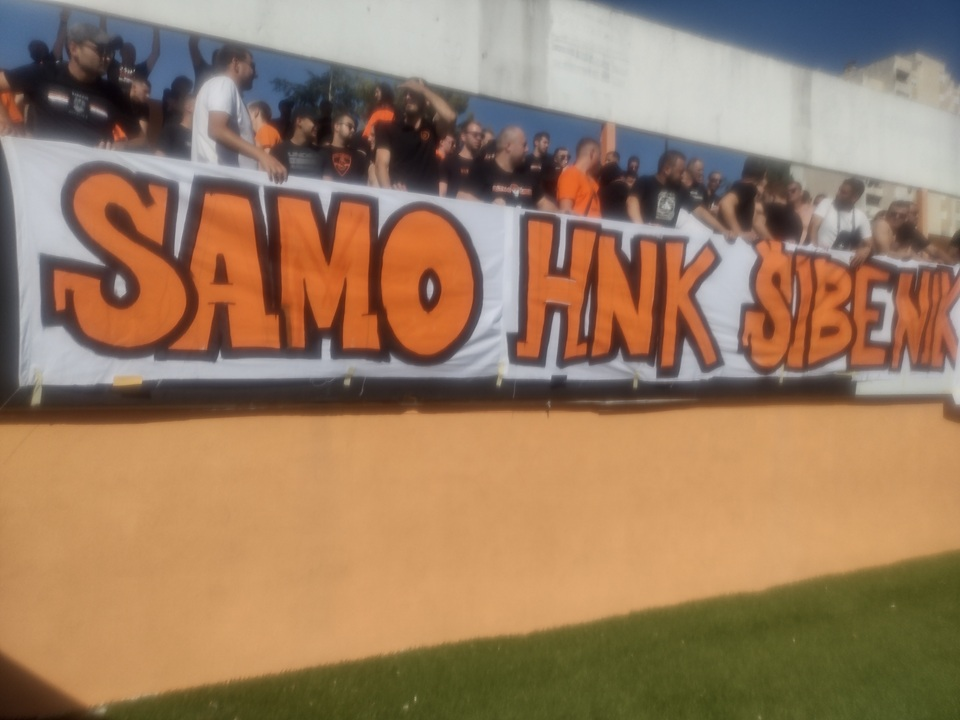 FOTO Funcuti podržali svoje ljubimce u narančastom na startu priprema: Klupski grb uskoro opet plavi