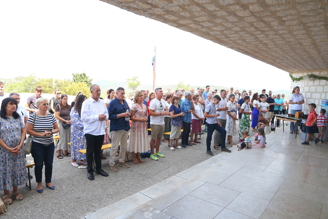 Svečano proslavljen blagdan Gospe Karmelske na brdu Okit