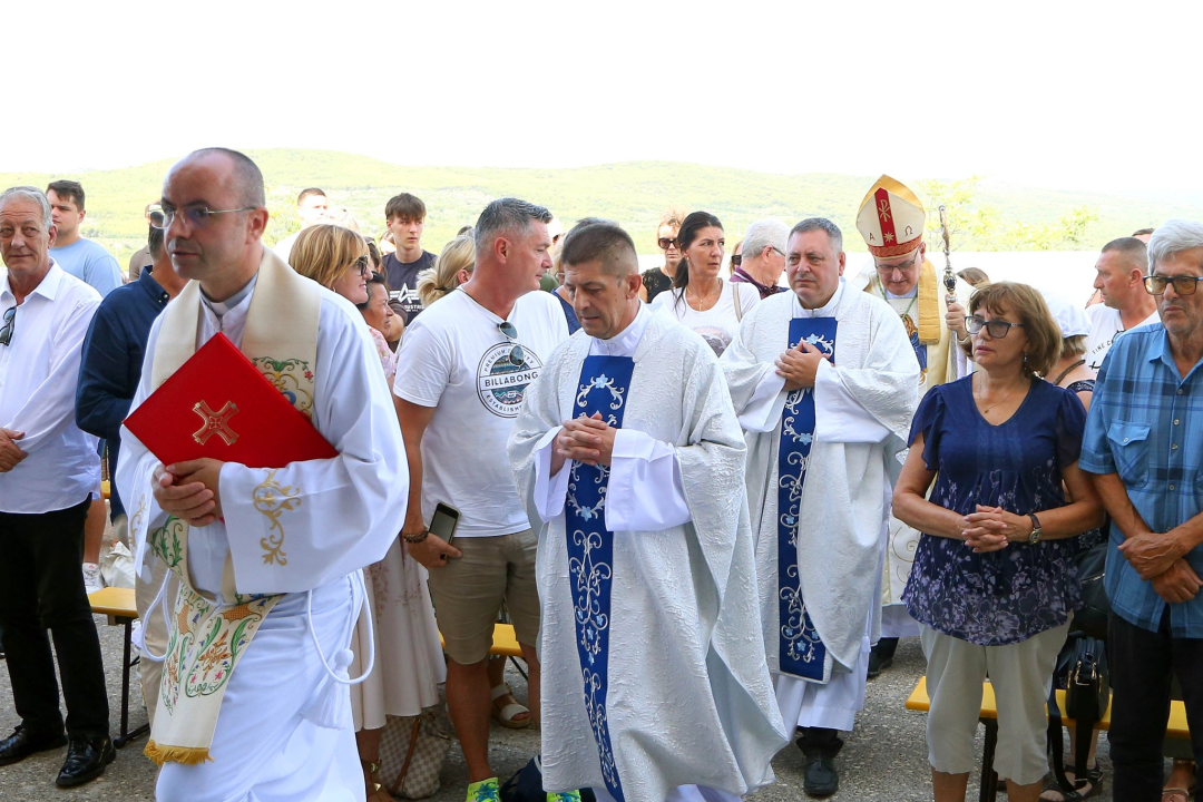 Svečano proslavljen blagdan Gospe Karmelske na brdu Okit