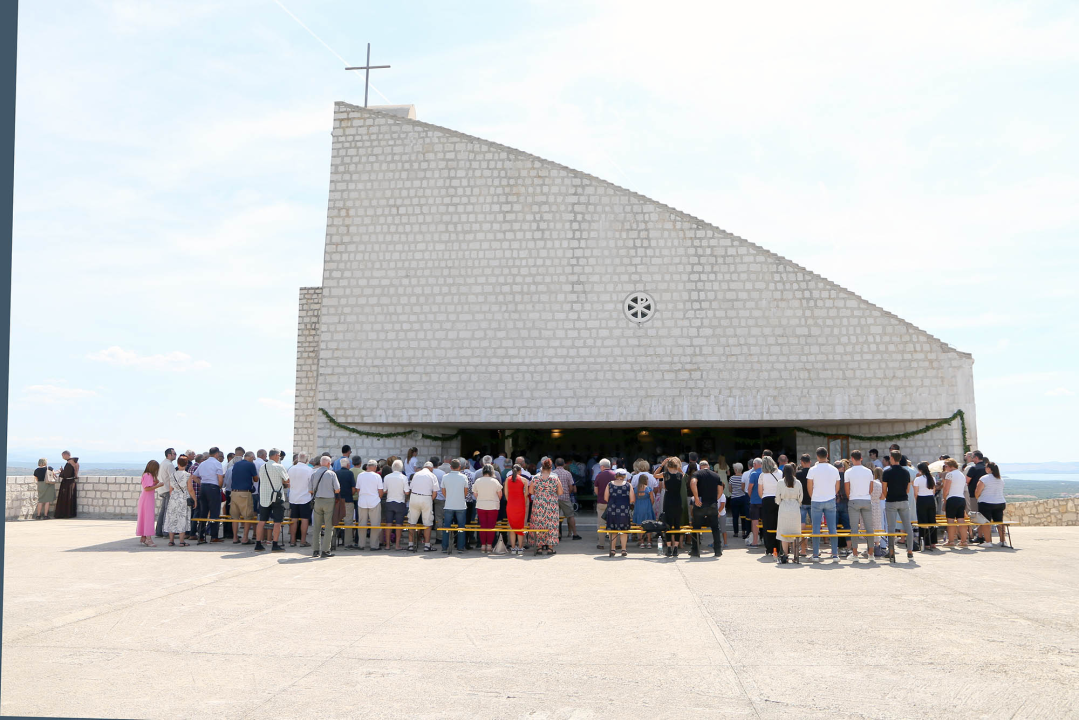 Svečano proslavljen blagdan Gospe Karmelske na brdu Okit