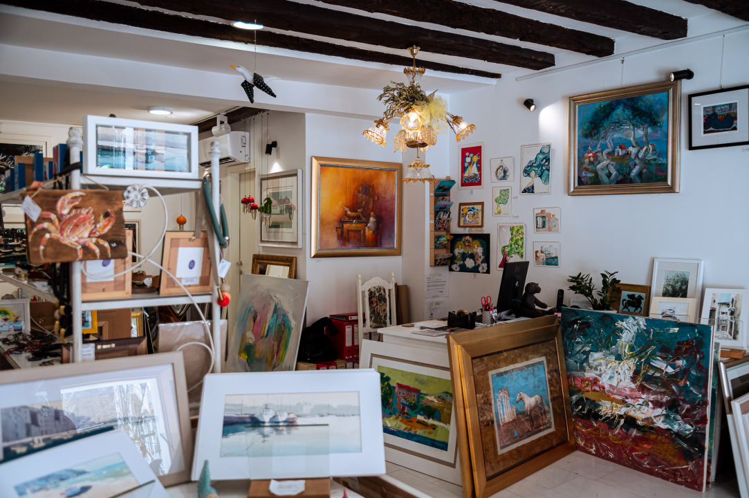 Uronite u svijet mode i umjetnosti u Galeriji Juraj Dalmatinac