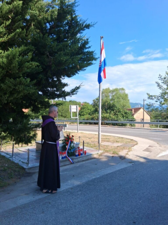 Polaganjem vijenaca u Kninu odana počast poginulim braniteljima Domovinskog rata