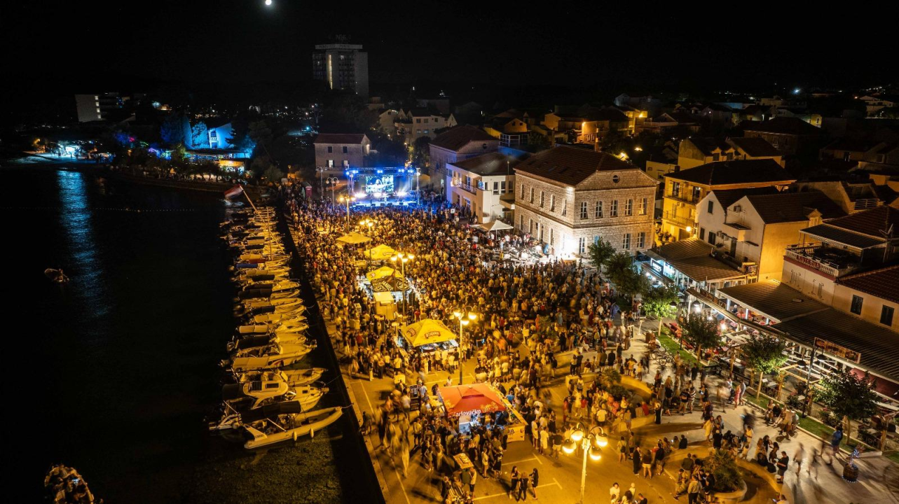 Spektakularna vodička fešta oduševila tisuće posjetitelja