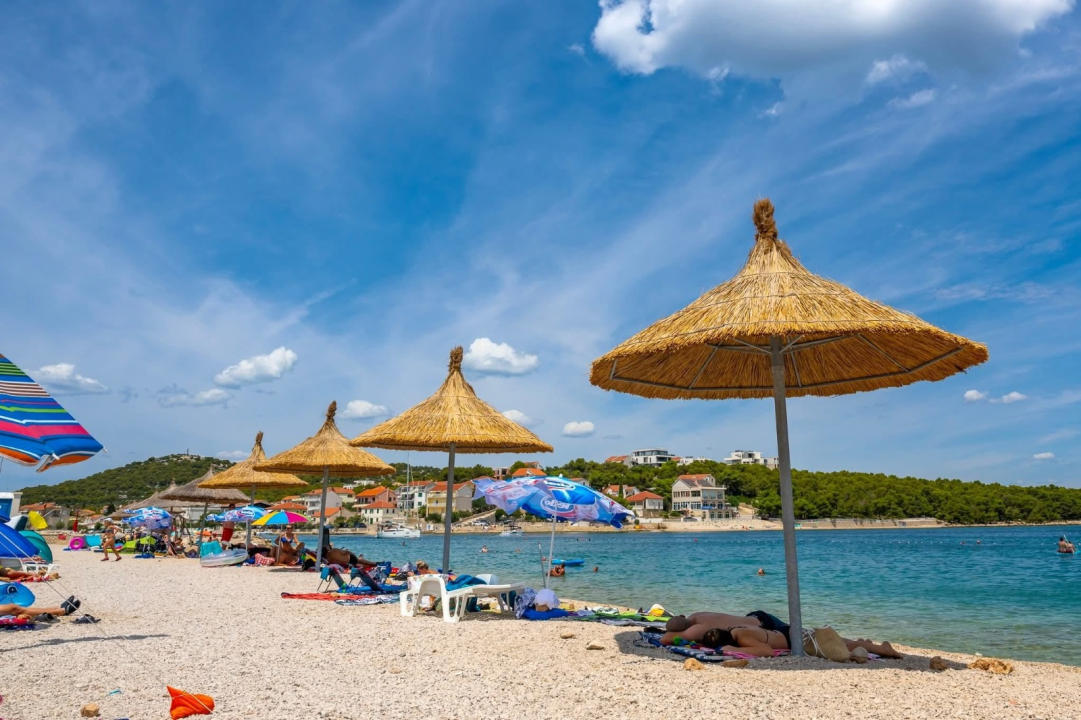 FOTO Jezera spremna za spektakl: Ne propustite Ribarsku feštu uz Crvenu jabuku i dalmatinske okuse!