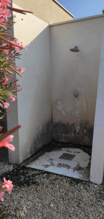 FOTO Fekalije po zidu, zaštopani zahodi, tamponi u okvirima, razbacano smeće – s tim se na Rezalištu svakodnevno bore djelatnici Zelenog grada