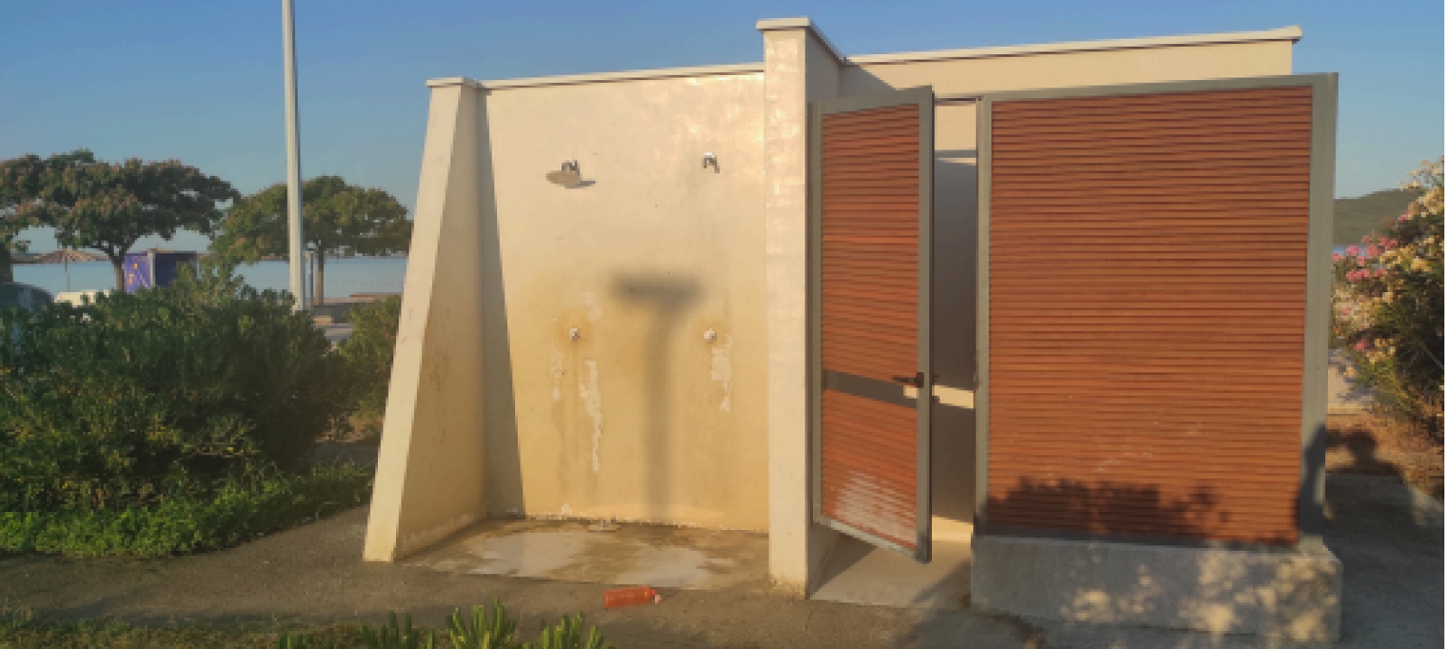 FOTO Fekalije po zidu, zaštopani zahodi, tamponi u okvirima, razbacano smeće – s tim se na Rezalištu svakodnevno bore djelatnici Zelenog grada