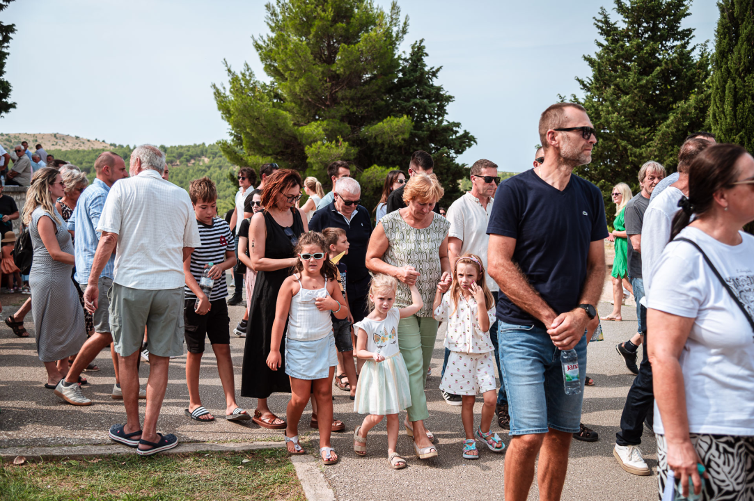 FOTO Blagdan Velike Gospe u Vrpolju: Brojni vjernici okupili su se jutros na svečanom misnom slavlju