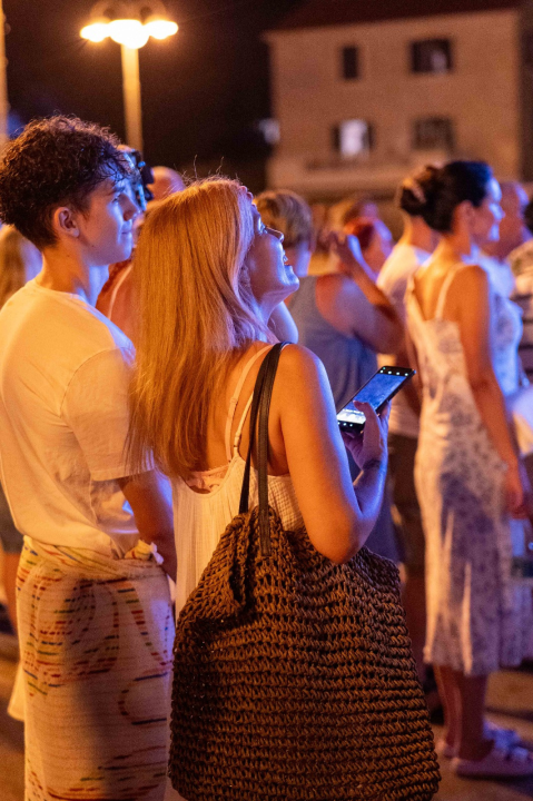 Skitnica i ostali hitovi odjekivali vodičkom rivom: Nezaboravna večer s Jasnom Zlokić