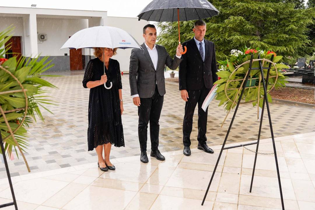 Vijenci i svijeće za žrtve totalitarnih režima na Kvanju