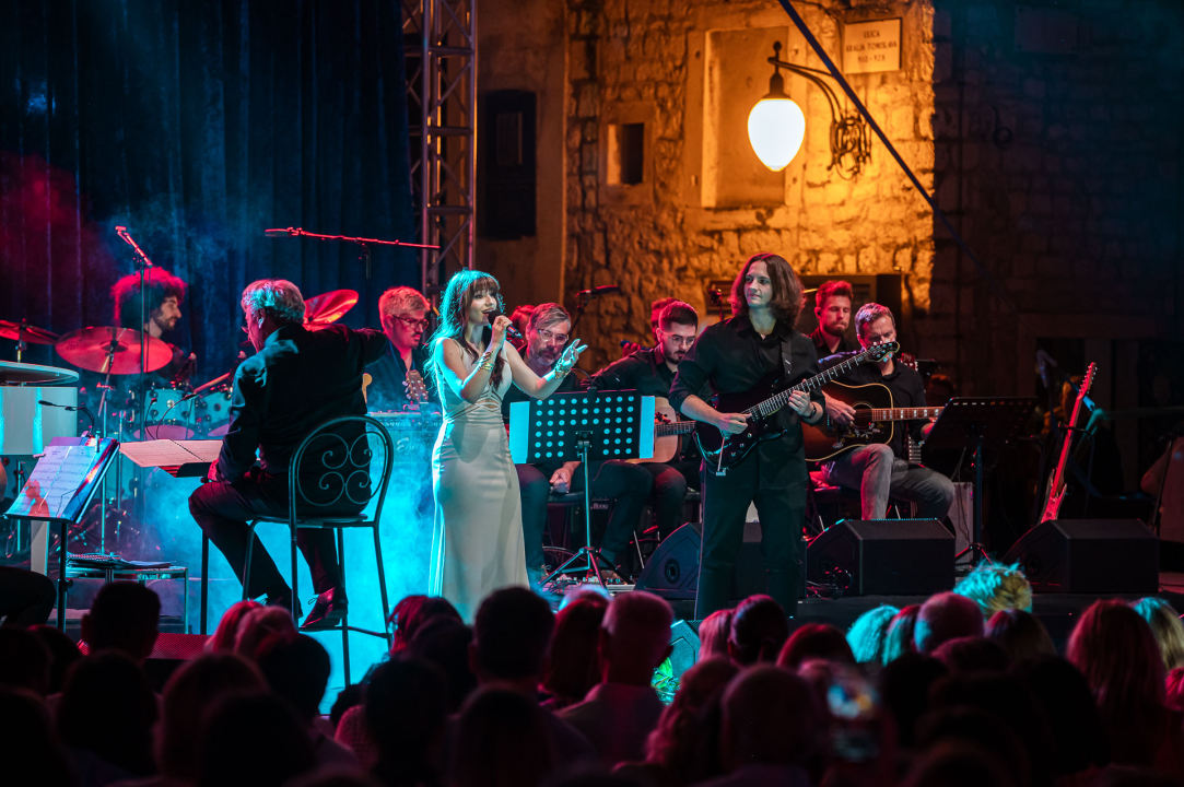 FOTO Đani Stipaničev i klapa Preženca trijumfirali na 28. Dalmatinskoj šansoni
