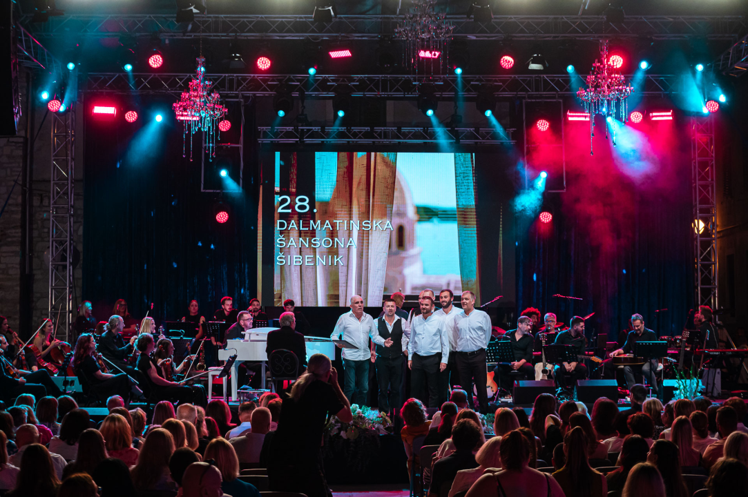 FOTO Đani Stipaničev i klapa Preženca trijumfirali na 28. Dalmatinskoj šansoni
