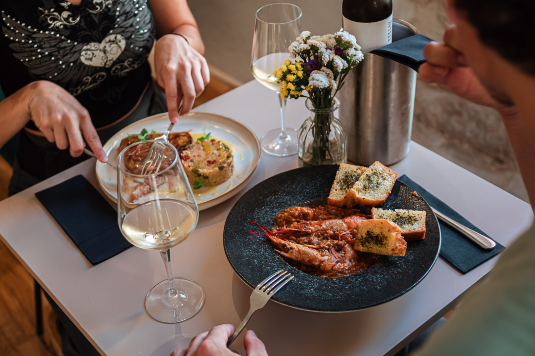 Ručak u srcu Šibenika: Četiri restorana koja vrijedi posjetiti!