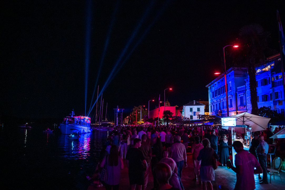 Šibenik impresivnim dron showom obilježio jubilarno izdanje manifestacije Light is life