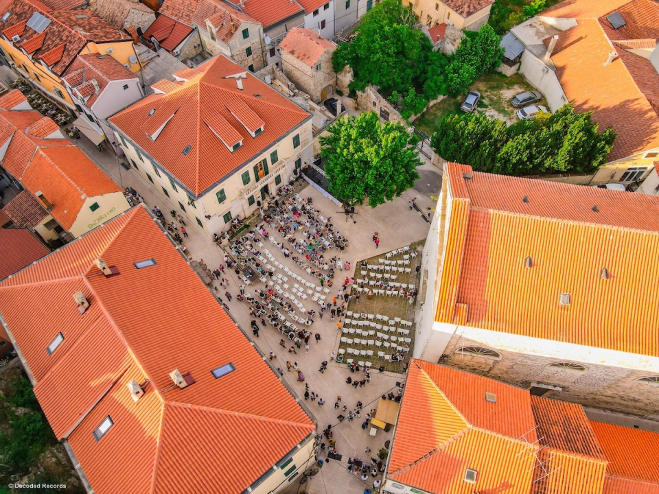 FOTO: Klapa Cambi otvara završni tjedan Ljeta u Skradinu nezaboravnim koncertom