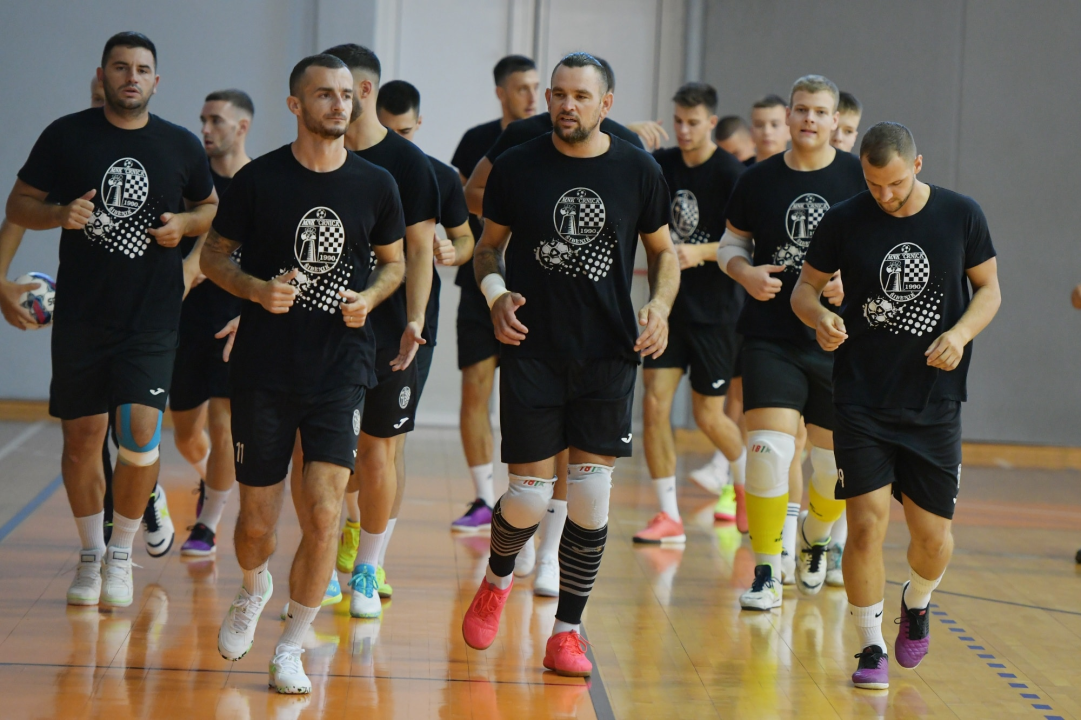 FOTO Na sinoćnjoj prozivci 19 malonogometaša Crnice, u sklopu priprema 'Kup Grada Šibenika'