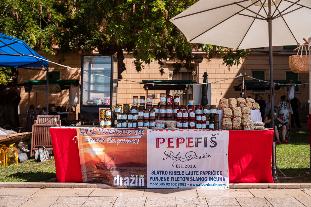 Mirisi i okusi prošlosti: Bogata ponuda štandova na srednjovjekovnom sajmu u Šibeniku