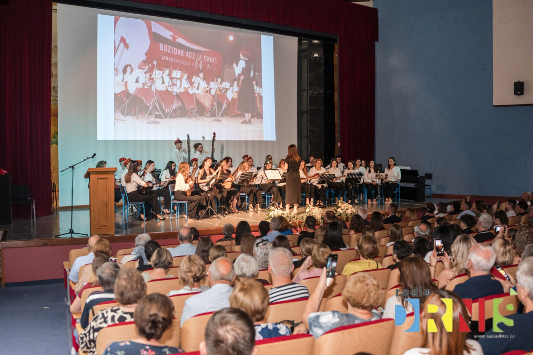 Drniški Tamburaški orkestar obilježio veliki jubilej i prvu memorijalnu večer posvećenu Milki Tomić