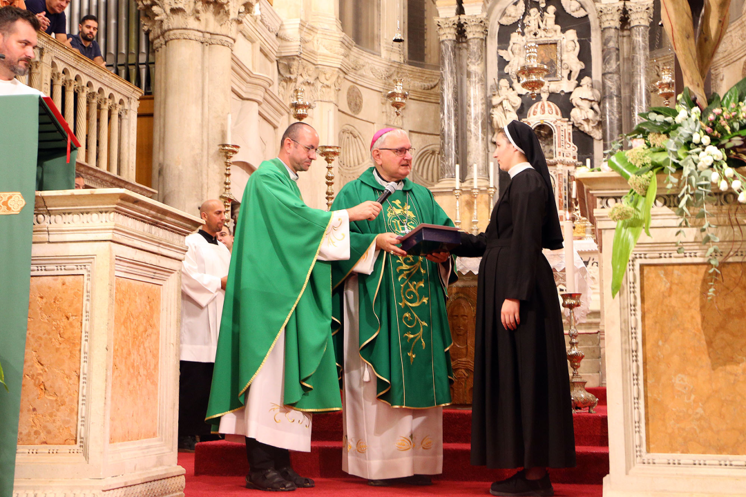 Na misnom slavlju u katedrali sv. Jakova podijeljeni kanonski mandati vjeroučiteljima i odgojiteljima u vjeri