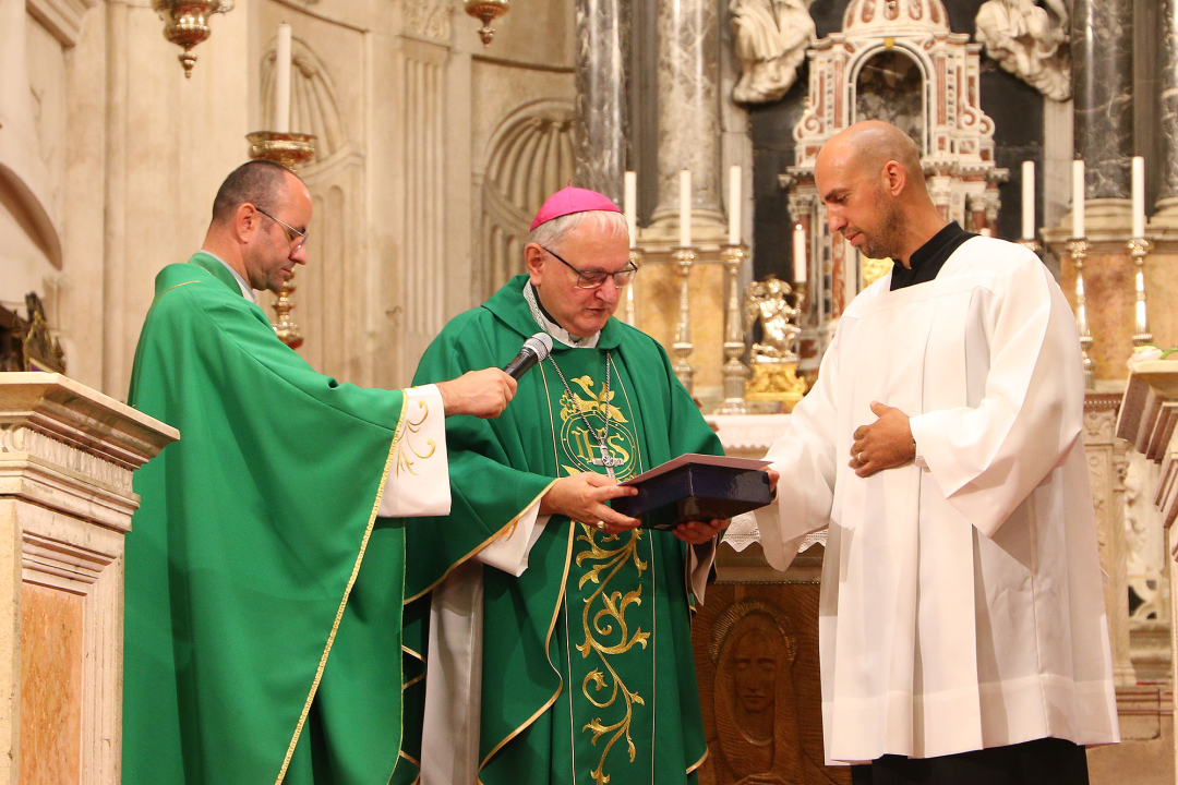 Na misnom slavlju u katedrali sv. Jakova podijeljeni kanonski mandati vjeroučiteljima i odgojiteljima u vjeri