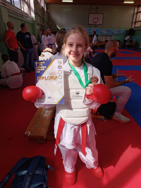 FOTO Članovi Karate kluba Šibenik 1066 uzeli 15 medalja na međunarodnom turniru u Sarajevu