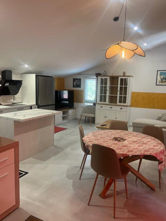 Luksuzna vila u zaleđu Vodica snižena gotovo 300 tisuća eura