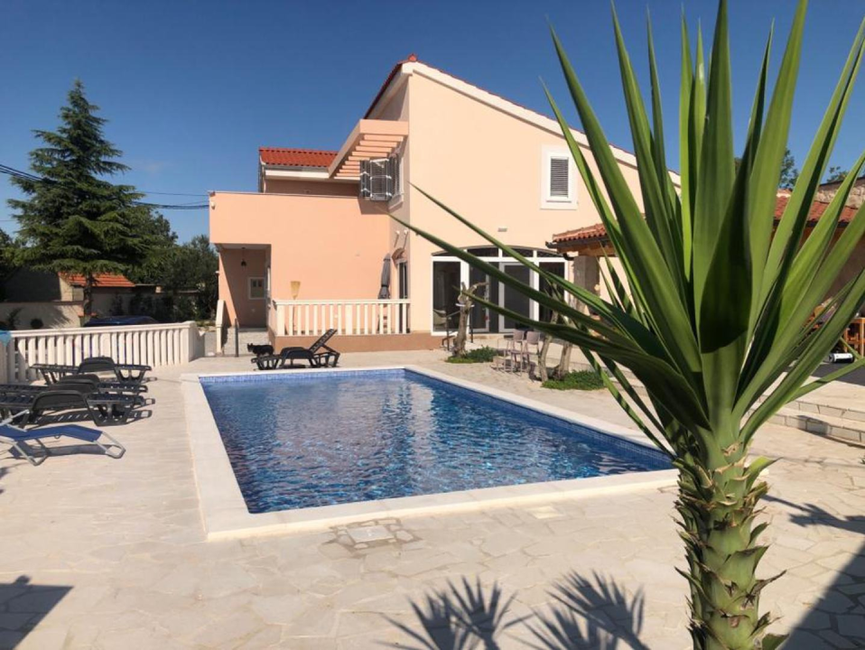 Luksuzna vila u zaleđu Vodica snižena gotovo 300 tisuća eura