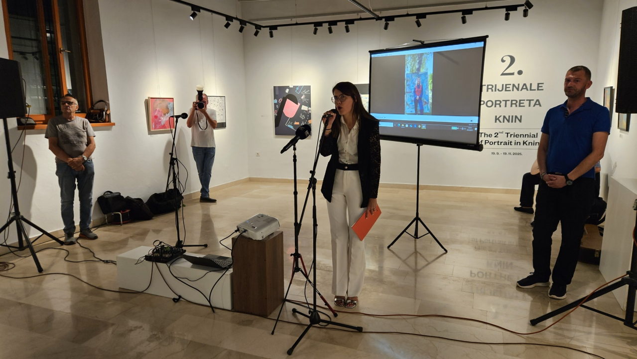 U galeriji Kninskog muzeja otvoren 2. Trijenale portreta. Dodijeljene nagrade najboljim autorima
