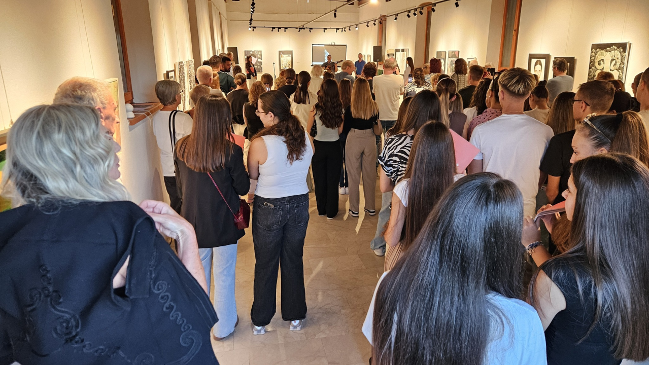 U galeriji Kninskog muzeja otvoren 2. Trijenale portreta. Dodijeljene nagrade najboljim autorima