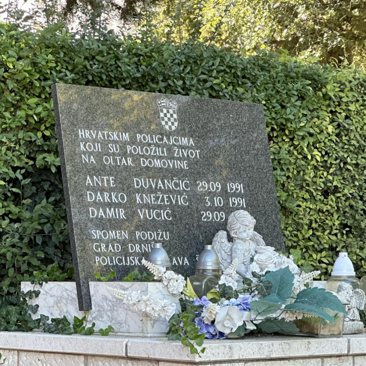 FOTO Tristotinjak bajkera iz cijele Hrvatske sudjelovalo u humanitarnom moto defileu povodom obilježavanja Rujanskog rata