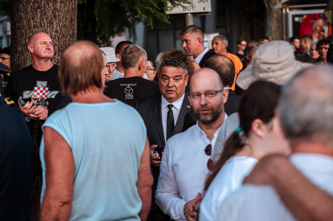 Polaganjem vijenaca, komemoracijom, mimohodom i bakljadom obilježen 34. spomendan Rujanskog rata